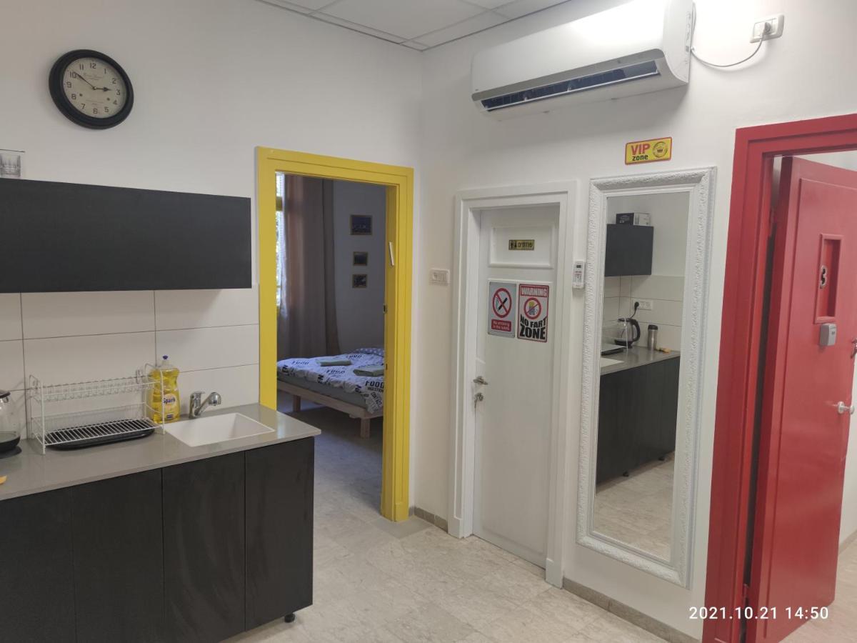Apartment Comfy - For A Quiet, Family Holiday Without Parties 海法 外观 照片
